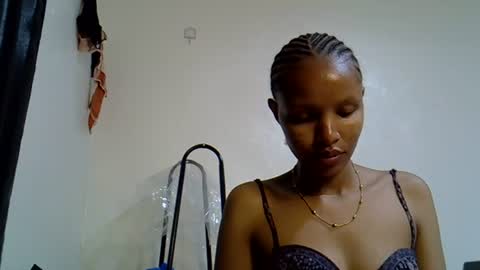 Snapshot of petite_melinda chatting on June 18, 2026, 9:41 pm petite_melinda online show from June 18, 2026, 9:41 pm