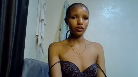 Snapshot of petite_melinda chatting on June 22, 2026, 10:18 pm petite_melinda online show from June 22, 2026, 10:18 pm