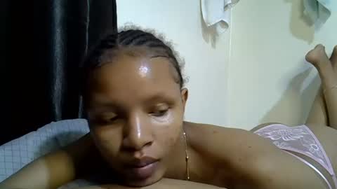 Snapshot of petite_melinda chatting on July 1, 2026, 2:02 am petite_melinda online show from July 1, 2026, 2:02 am