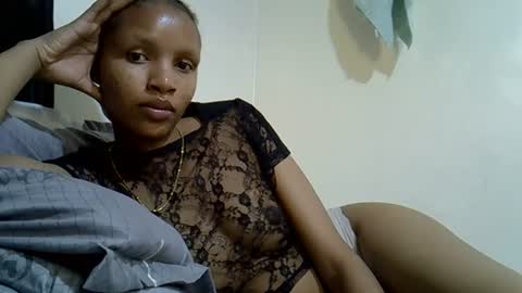 Snapshot of petite_melinda chatting on July 2, 2026, 1:05 am petite_melinda online show from July 2, 2026, 1:05 am
