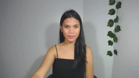 petite_pauline online show from February 16, 2026, 6:53 am