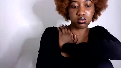 petite_princes online show from July 17, 2026, 12:50 am