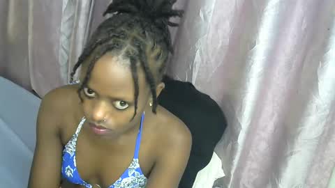 petite_star2 online show from November 19, 2025, 6:46 am