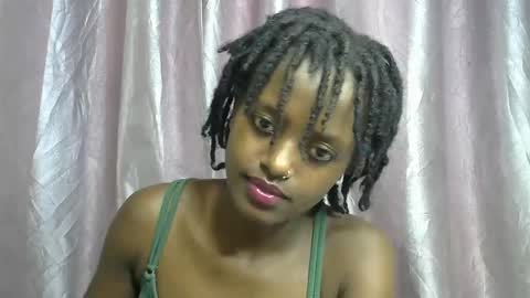 petite_star2 online show from December 18, 2025, 8:42 am