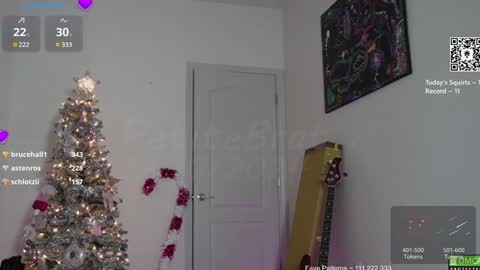 Snapshot of petitebrat chatting on December 10, 2024, 7:00 pm PiperAvery online show from December 10, 2024, 7:00 pm