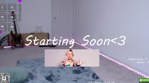 Snapshot of petitebrat chatting on February 4, 2025, 7:44 pm PiperAvery online show from February 4, 2025, 7:44 pm