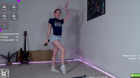 Snapshot of petitebrat chatting on February 7, 2025, 2:04 pm PiperAvery online show from February 7, 2025, 2:04 pm