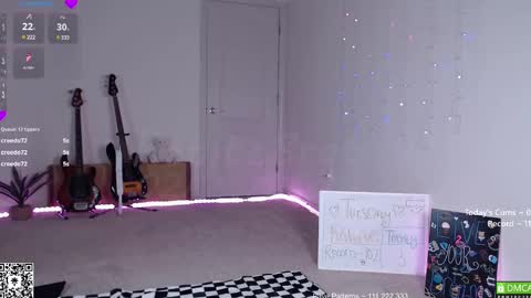Snapshot of petitebrat chatting on February 25, 2025, 9:46 pm PiperAvery online show from February 25, 2025, 9:46 pm