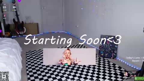 Snapshot of petitebrat chatting on March 5, 2025, 6:34 pm PiperAvery online show from March 5, 2025, 6:34 pm