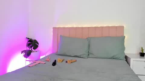 Danna  online show from February 11, 2025, 4:55 am