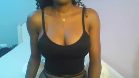 Snapshot of petiteediva chatting on June 20, 2026, 2:47 am diva online show from June 20, 2026, 2:47 am