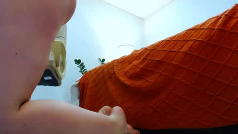 Snapshot of petitefleurx chatting on January 1, 2025, 3:46 pm petitefleurx online show from January 1, 2025, 3:46 pm