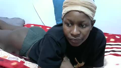Snapshot of petitegirly12 chatting on February 19, 2025, 2:33 am petitegirly12 online show from February 19, 2025, 2:33 am