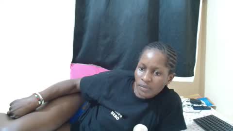 Snapshot of petitegirly12 chatting on September 27, 2025, 6:57 pm petitegirly12 online show from September 27, 2025, 6:57 pm