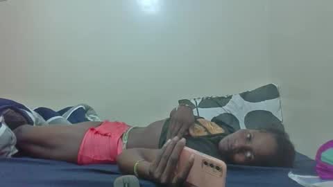 Snapshot of petitegirly12 chatting on October 14, 2025, 6:47 am petitegirly12 online show from October 14, 2025, 6:47 am