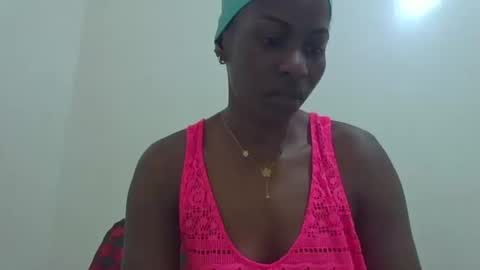 Snapshot of petitegirly12 chatting on October 21, 2025, 9:32 am petitegirly12 online show from October 21, 2025, 9:32 am