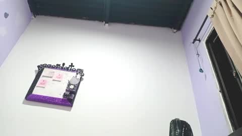 Snapshot of petiteivoryqueen chatting on December 17, 2024, 5:51 am danna online show from December 17, 2024, 5:51 am