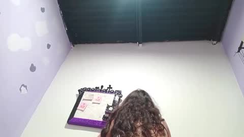 Snapshot of petiteivoryqueen chatting on December 23, 2024, 4:44 am danna online show from December 23, 2024, 4:44 am