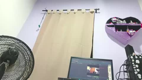 Snapshot of petiteivoryqueen chatting on January 18, 2025, 5:20 am danna online show from January 18, 2025, 5:20 am