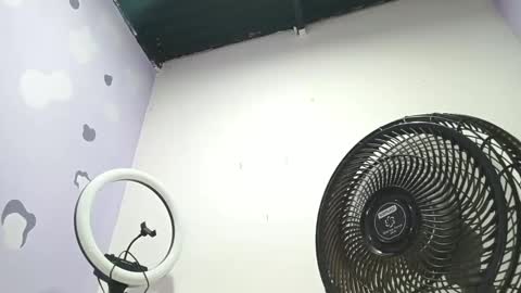 Snapshot of petiteivoryqueen chatting on January 21, 2025, 1:29 am danna online show from January 21, 2025, 1:29 am