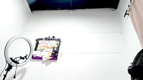 Snapshot of petiteivoryqueen chatting on September 13, 2025, 11:32 am danna online show from September 13, 2025, 11:32 am