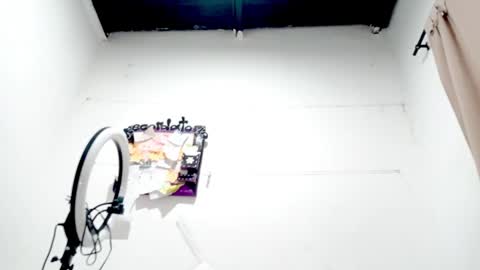 Snapshot of petiteivoryqueen chatting on October 2, 2025, 8:43 am danna online show from October 2, 2025, 8:43 am