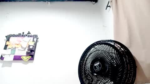 Snapshot of petiteivoryqueen chatting on October 26, 2025, 1:00 am danna online show from October 26, 2025, 1:00 am