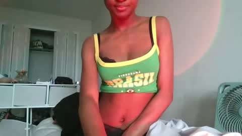 Petite Sire online show from June 28, 2026, 2:01 pm