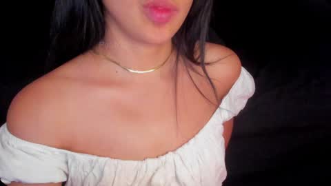 Snapshot of petitgirl_ chatting on December 22, 2024, 6:15 pm  J A S S  online show from December 22, 2024, 6:15 pm