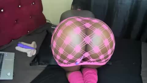 Snapshot of petitiana chatting on November 1, 2025, 8:38 am Cayennee online show from November 1, 2025, 8:38 am