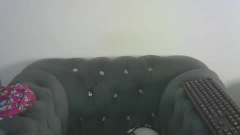 petitpearl online show from February 19, 2025, 2:23 am