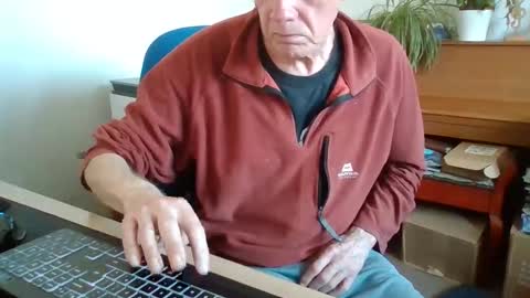 Snapshot of petitwilly chatting on May 21, 2026, 4:36 pm petitwilly online show from May 21, 2026, 4:36 pm