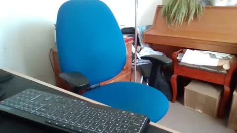 Snapshot of petitwilly chatting on May 26, 2026, 8:10 am petitwilly online show from May 26, 2026, 8:10 am