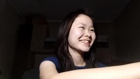 Snapshot of petronilayoshimori chatting on December 3, 2025, 12:03 pm Hello Viola here online show from December 3, 2025, 12:03 pm