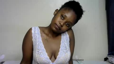 pettite_gal online show from April 18, 2026, 7:40 pm