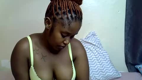 pettite_gal online show from May 11, 2026, 4:37 pm