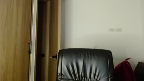 philipdj1 online show from April 22, 2026, 4:15 am