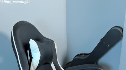 Phil.   INDEPENDENT MODEL online show from February 20, 2025, 7:45 am