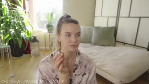 PHOENIX TAYLOR online show from February 9, 2025, 12:06 am