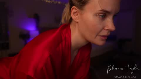 PHOENIX TAYLOR online show from November 5, 2025, 1:27 am