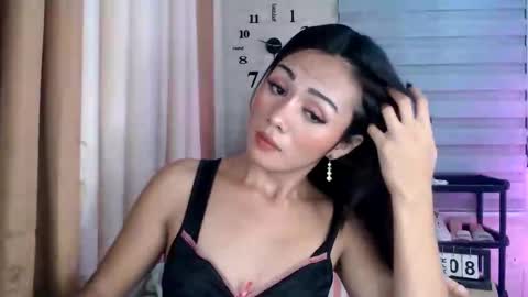 Pia online show from April 8, 2026, 12:38 pm