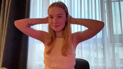 Snapshot of piastonesifer chatting on July 6, 2026, 6:10 pm Kristie online show from July 6, 2026, 6:10 pm