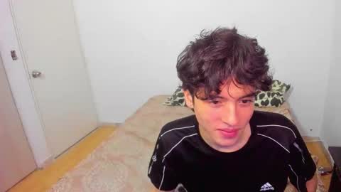 picaszomilos350 online show from March 12, 2026, 5:46 am