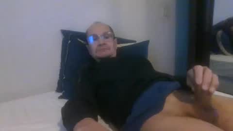 Snapshot of pichoun71 chatting on December 21, 2024, 10:06 am pichoun71 online show from December 21, 2024, 10:06 am