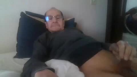 Snapshot of pichoun71 chatting on January 24, 2025, 1:36 pm pichoun71 online show from January 24, 2025, 1:36 pm