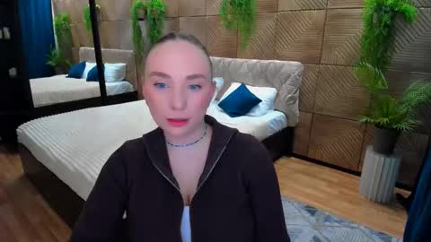 Emelie online show from February 5, 2026, 10:20 am