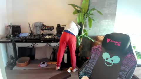 Pierre Fitch online show from February 26, 2025, 9:48 pm