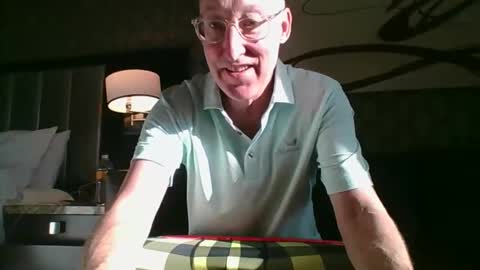 PieSunshine online show from November 9, 2025, 4:16 pm