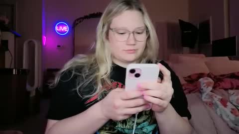 Piggy Rose online show from March 25, 2026, 1:22 am