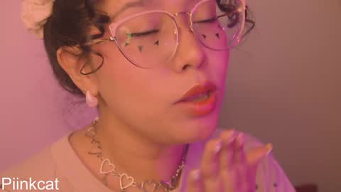 Snapshot of piinkcat chatting on February 7, 2025, 6:35 am Emi online show from February 7, 2025, 6:35 am